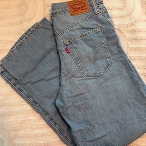 Levi's Women’s High Waisted Straight Leg Jean size 26